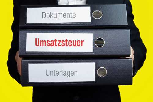 Ordner mit Aufschrift Umsatzsteuer